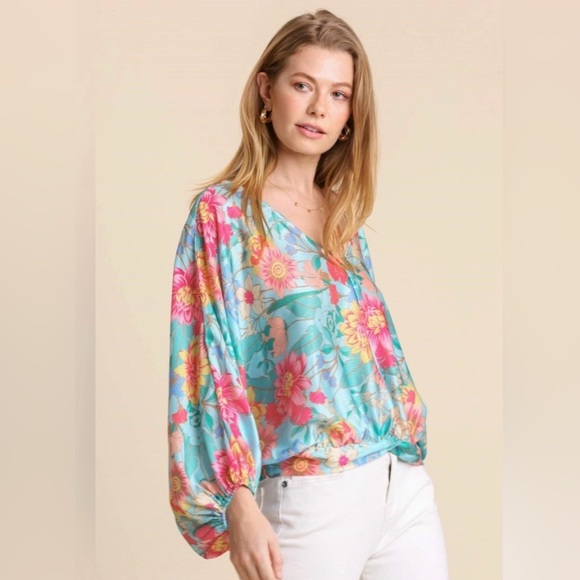 Umgee Tops - Umgee Aqua Floral V-Neck Balloon Sleeve Blouse size Small